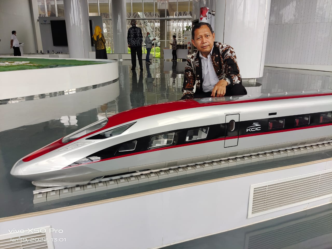 Kereta Cepat Jakarta - Bandung Sampai Kertajati