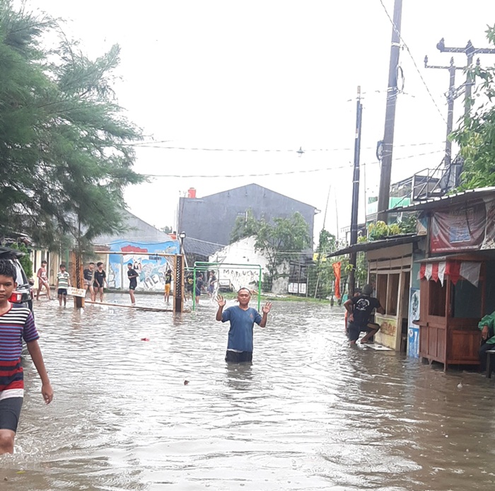 Medikom Online - Banjir di Perum Taman Firdaus Residence 1 Merendam