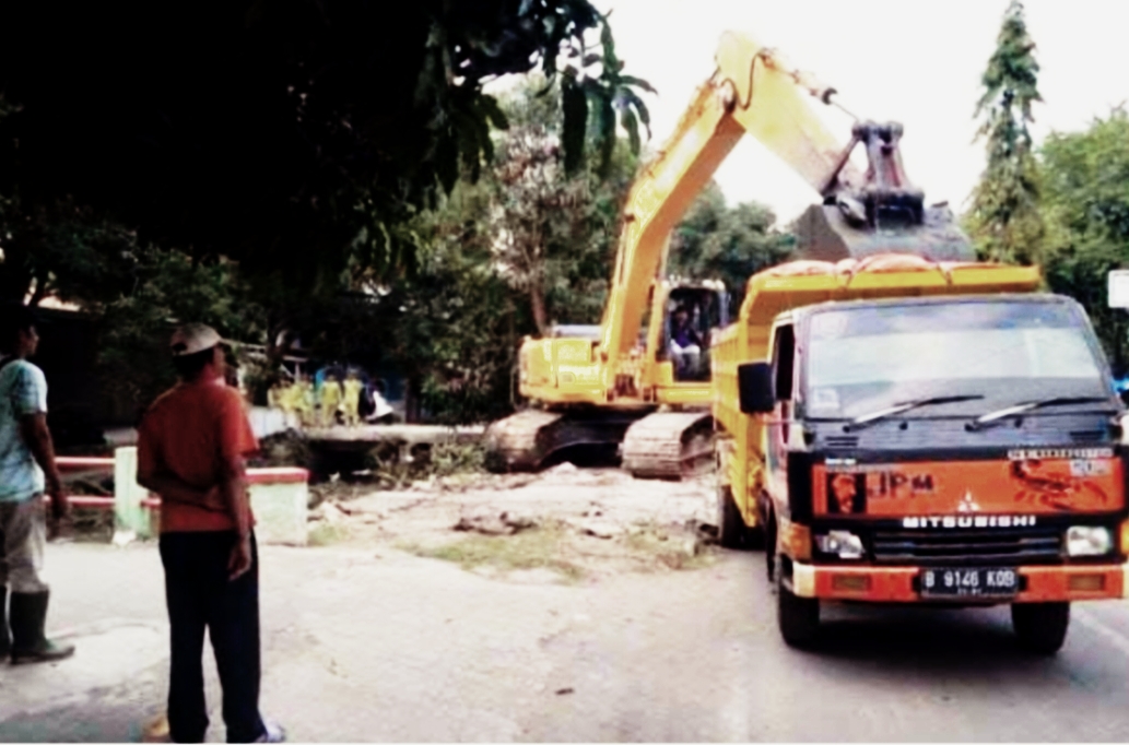 Luar Biasa, PUPR Berikan Layanan Excavator Gratis Kepada Desa-Desa di Indramayu