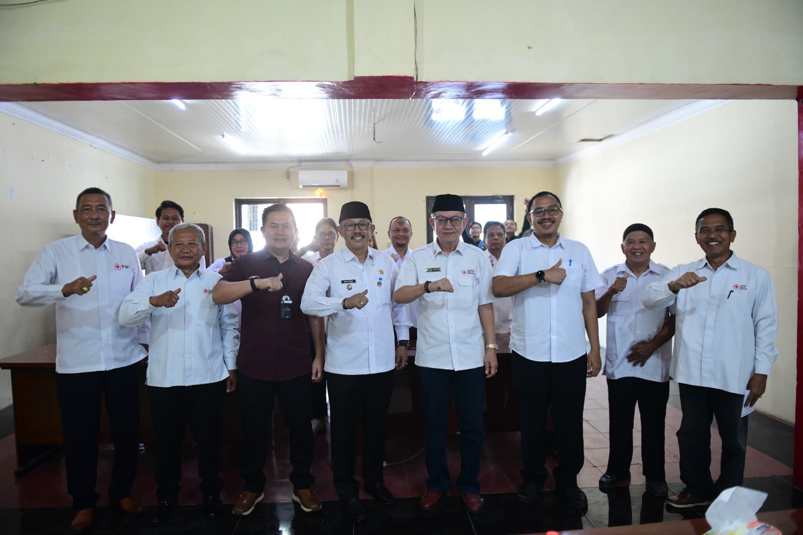 Wujud Dukungan Program Kemanusiaan, BJB Hibahkan Mobil Operasional Untuk PMI Indramayu
