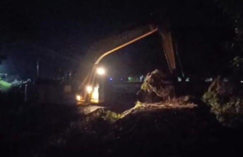 Dinas PUPR Kabupaten Indramayu Gerak Cepat Turunkan Excavator Bangun Tanggul Darurat Jebol di Rengas Payung 