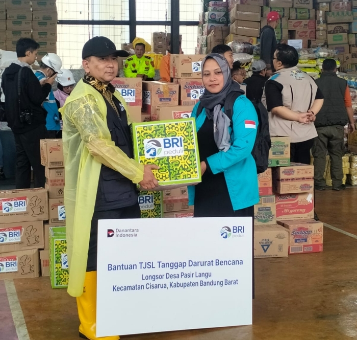 Bank BRI Salurkan Bantuan Bagi Masyarakat Terdampak Longsor di Cisarua Kabupaten Bandung Barat.