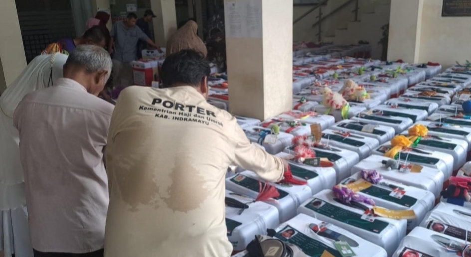 Selasa 21 APRIL, Ratusan Calhaj Asal Kabupaten Indramayu Akan Masuk Asrama Haji Indramayu. 