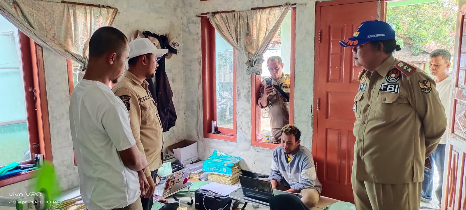 Respons Atas Polemik PTSL, Camat Terisi Boy Billy Prima Bubarkan Aktivitas Kantor Oknum Mitra BPN Indramayu