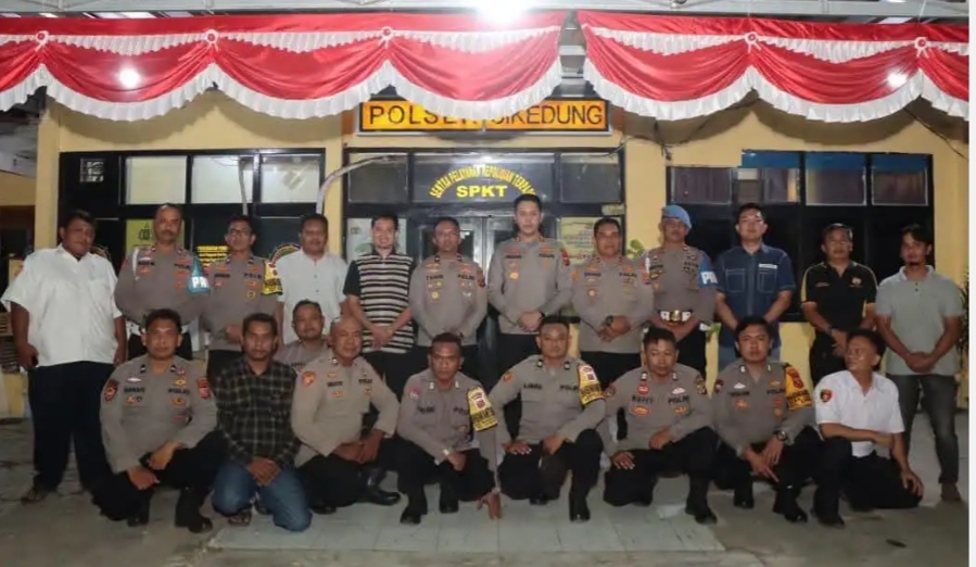 KAPOLRES INDRAMAYU AKBP PRIANGGO, P.M. LAKUKAN KUNJUNGAN KE MAKO POLSEK CIKEDUNG