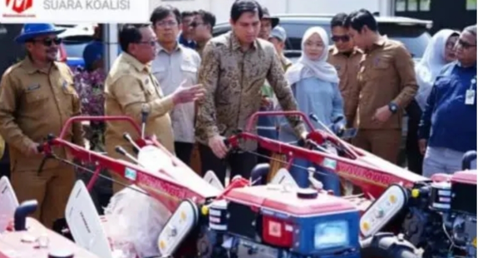 ATASI KEKERINGAN, PEMKAB INDRAMAYU BERI BANTUAN MESIN POMPA AIR 