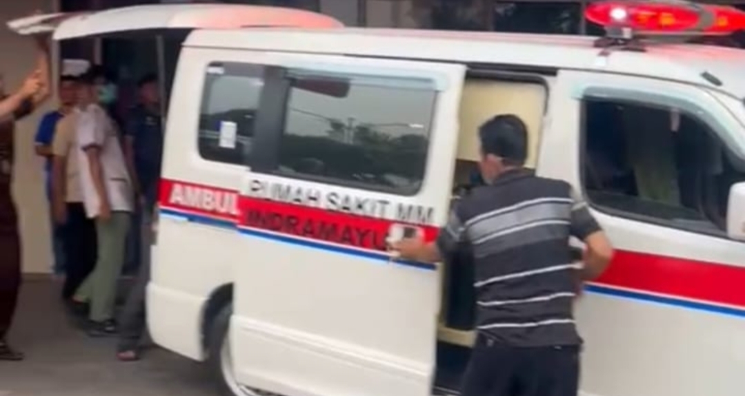 BANGUNAN GUDANG HEMODIALISA RSMM TERBAKAR,  BELASAN PASIEN DIEVAKUASI KE RSUD INDRAMAYU