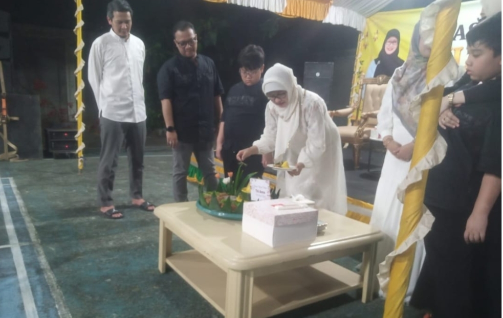 Mantan Bupati Hj Anna Sophanah Rayakan Ulang Tahun ke 69 Tahun